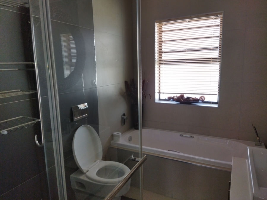 5 Bedroom Property for Sale in Parklands North Western Cape